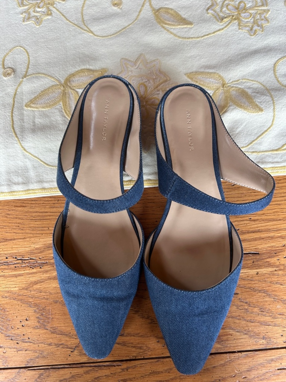Ann Taylor Pointed Toe Women's Slingback Flats - Picture 3 of 5